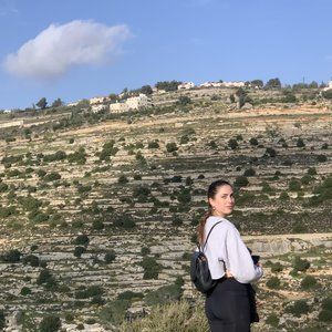 Meet your Posher, Claudia